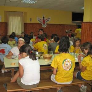 Cena en el campamento comida casera