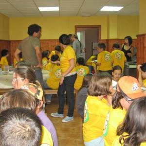 Cena en el campamento comida casera