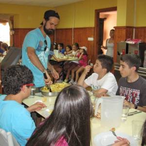 Cena en el campamento comida casera