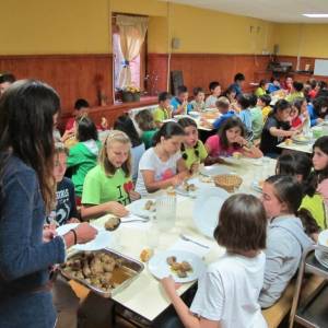 Cena en el campamento comida casera