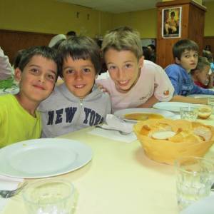 Cena en el campamento comida casera