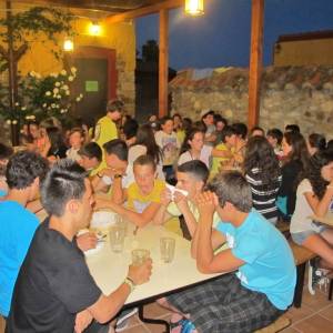 Cena en el campamento comida casera