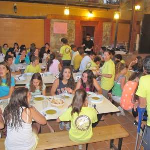 Cena en el campamento comida casera