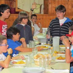 Cena en el campamento comida casera