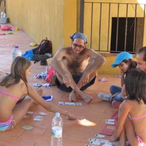 Diversión en la piscina del campamento