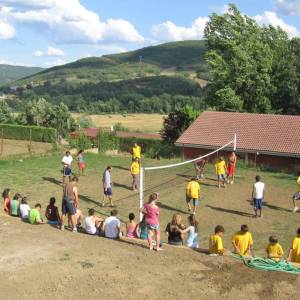 Volleyball en el campamento