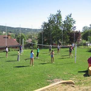 Volleyball en el campamento