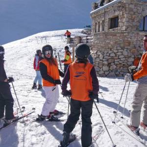 Dia de esquí en la estación de San Isidro