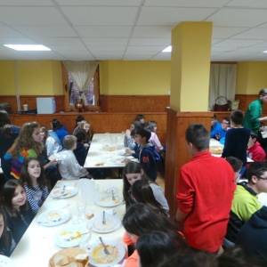 Segundo día de campamento - conocemos al nuevo cole que llega
