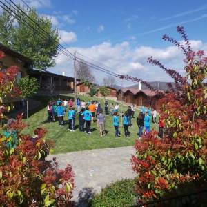 Segundo día de campamento - conocemos al nuevo cole que llega