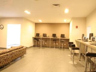 Sala con ordenadores